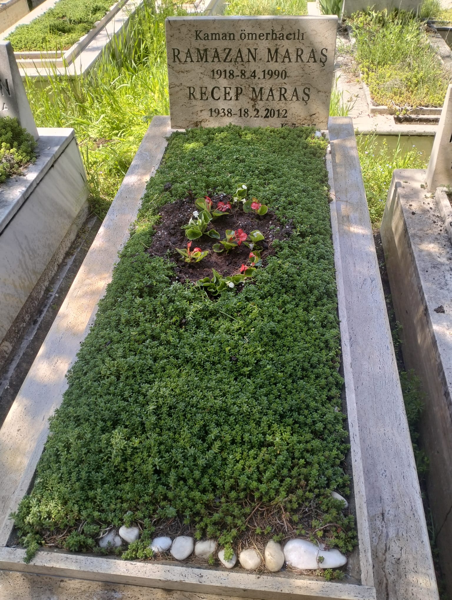 Karşıyaka mezarlığı çiçeklendirme hizmeti