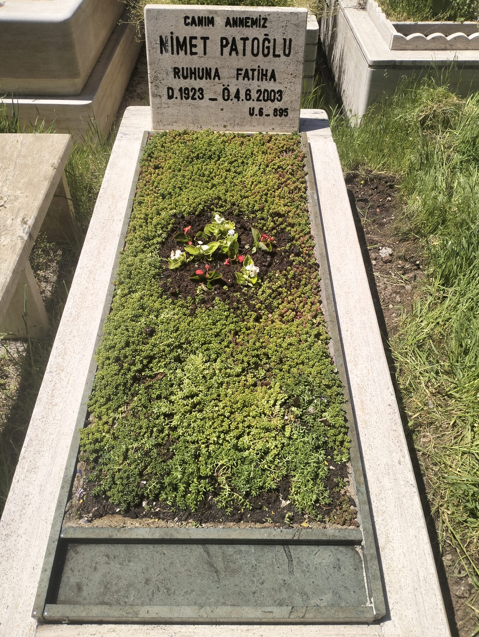Ankara Karşıyaka Mezarlığı mezar bakımı çalışması